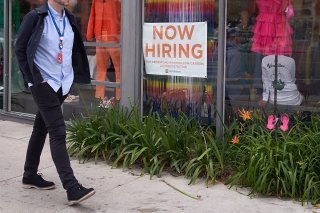 Les revenus des ménages américains ont augmenté de 0,4% en mai, après +0,3% en avril. Quant aux dépenses, elles ont fortement ralenti: +0,1% contre +0,6% le mois précédent. (archives)